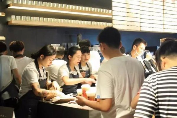 加盟一家奶茶店，品牌商会提供什么?