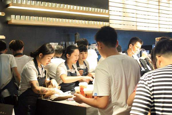 奶茶店微笑服务