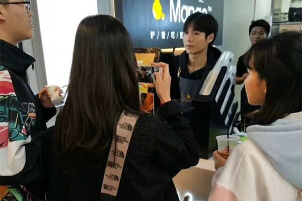 奶茶店上班的男生多吗？去奶茶店上班的男生会不会没出息？