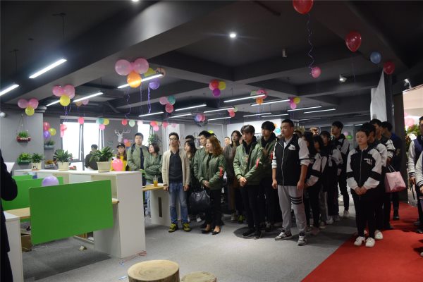 茶托邦员了解公司文化