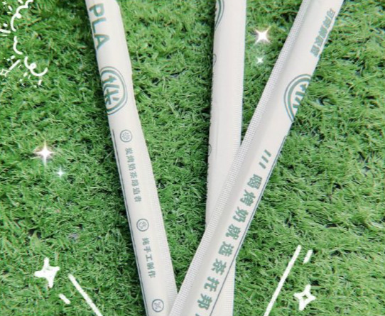 茶托邦替换塑料吸管，使用PLA可降解吸管