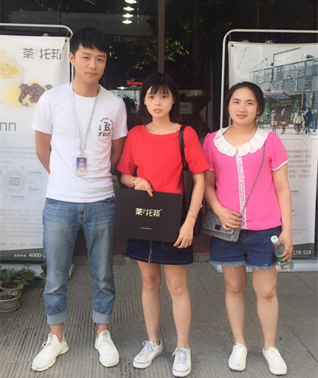 两位创业者成功加盟茶托邦